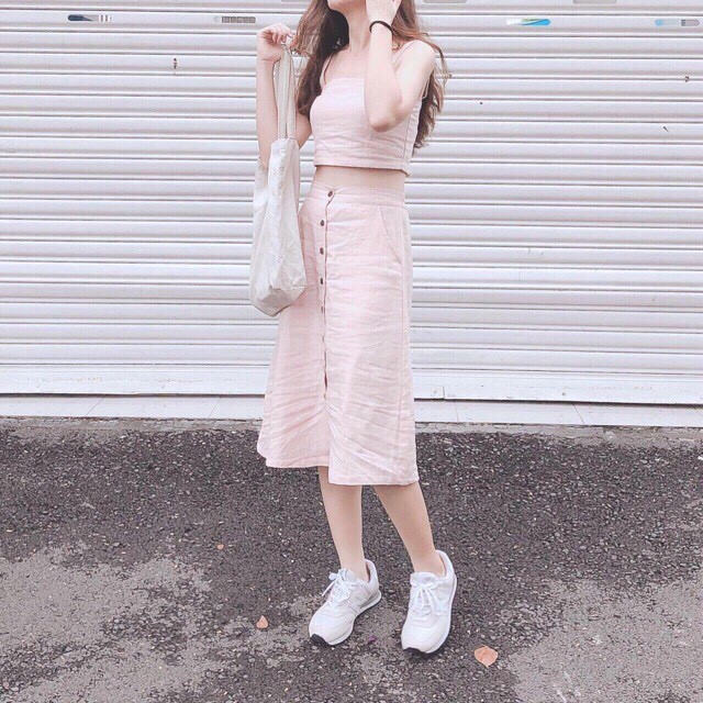 (TRI ÂN HOT) SET ÁO 2 DÂY CROPTOP MIX CHÂN VÁY CÚC ĐEN BE | BigBuy360 - bigbuy360.vn