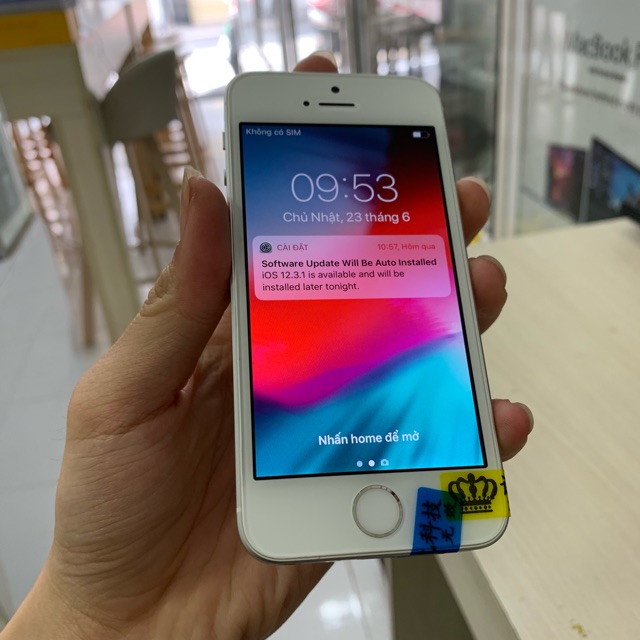 Điện thoại iPhone SE 64GB giá tốt