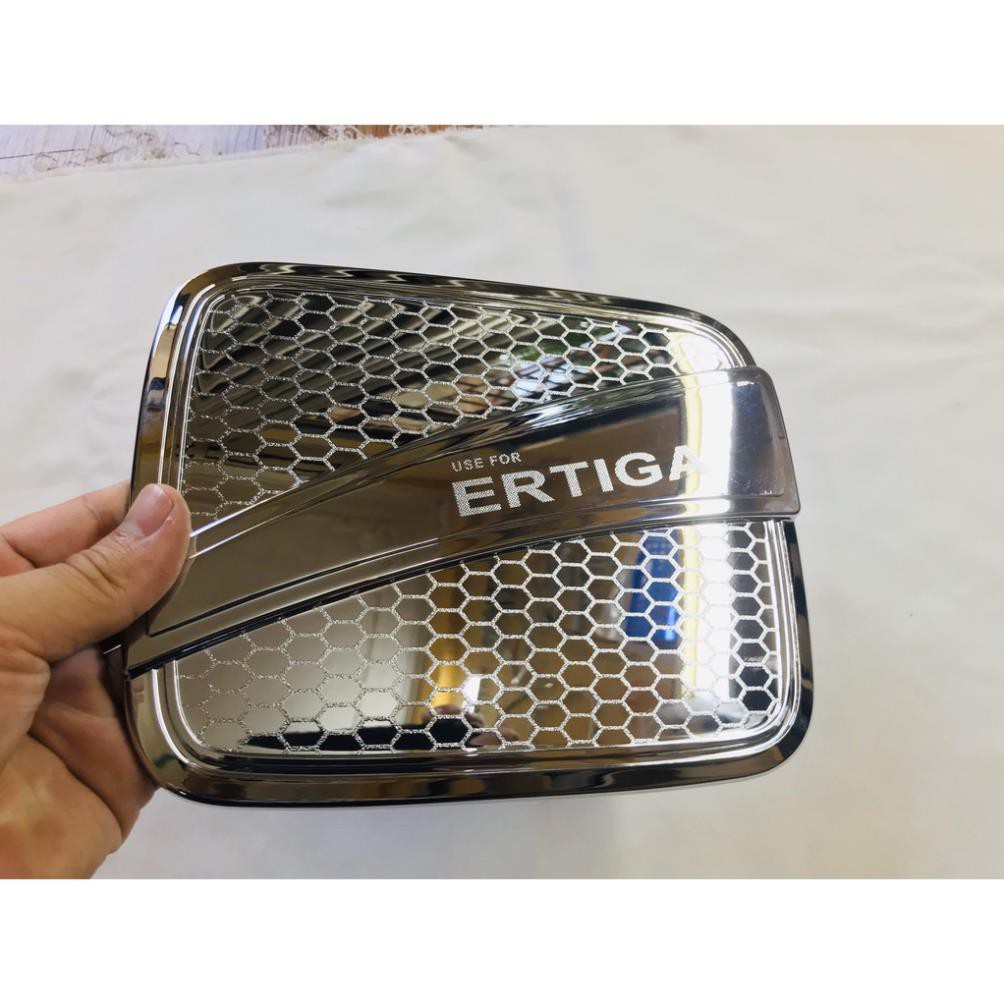 Ốp nắp xăng xe Suzuki Ertiga 2019- 2020- 2021 mẫu tổ ong