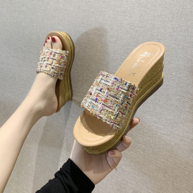 Dép đế xuồng đi biển màu sắc cho nữ