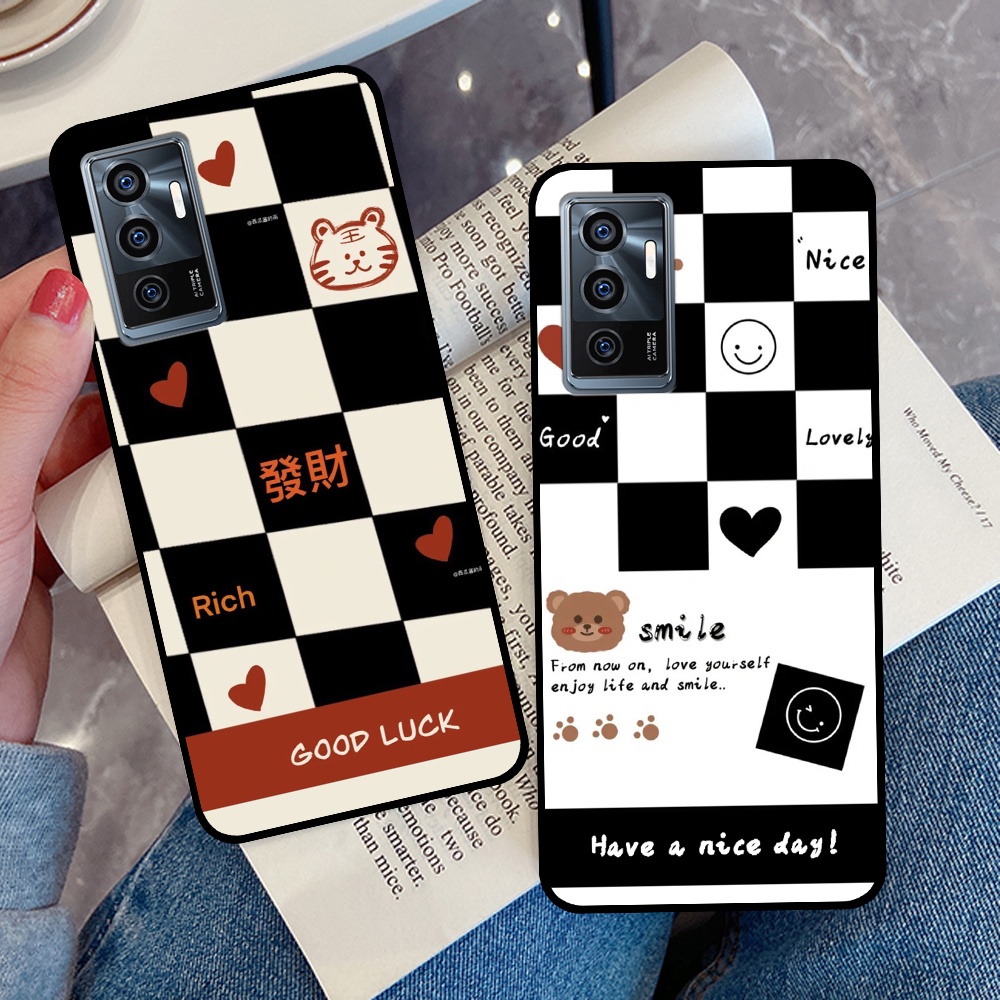 Ốp Vivo V23e in hình sọc caro, họa tiết đen trắng dễ thương