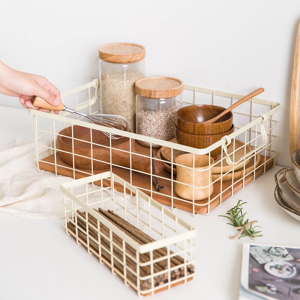 GIỎ TRANG TRÍ/ RỔ SẮT ĐẾ GỖ