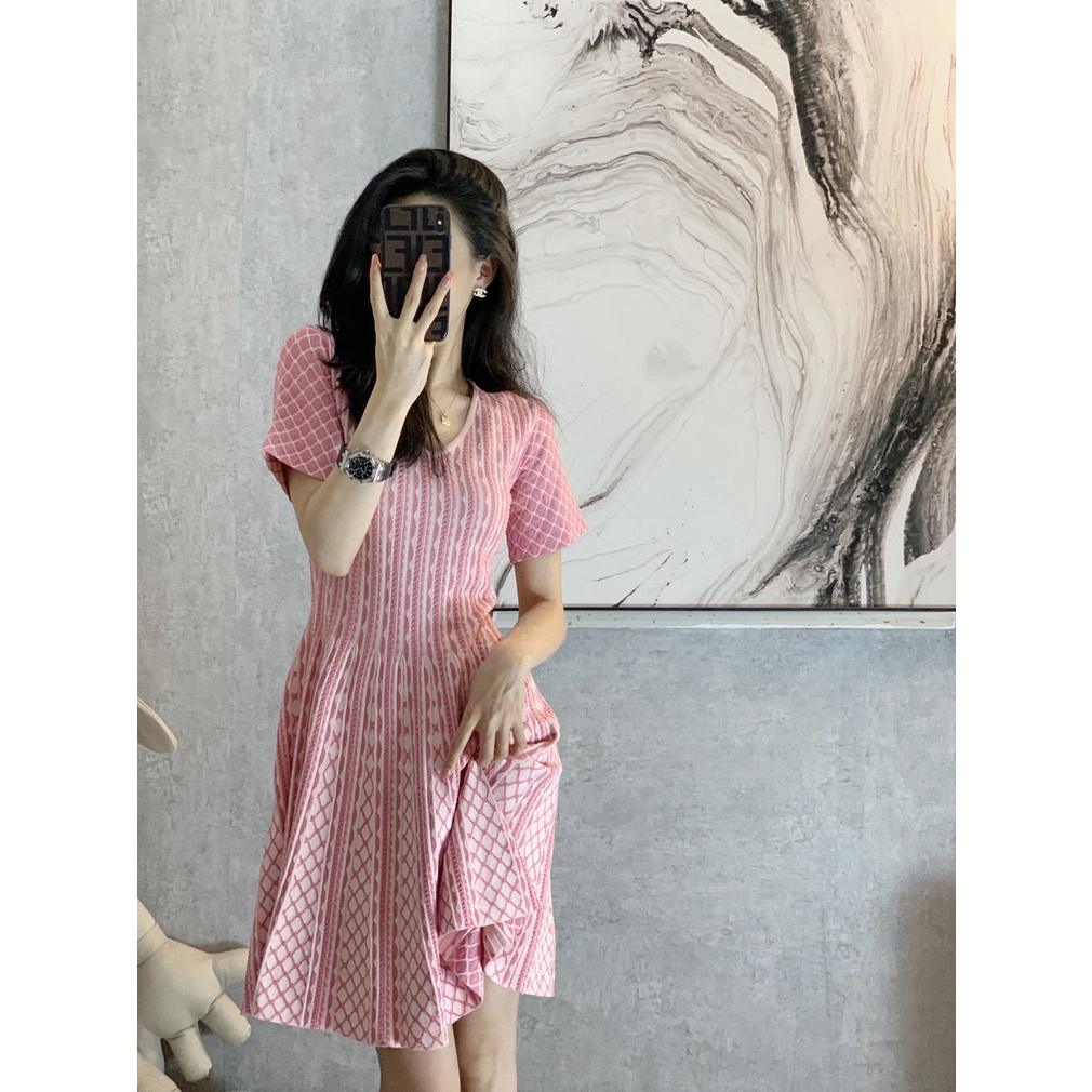 Pink dress women's summer new French style retro niche waist slimming elegant short-sleeved knitted dress