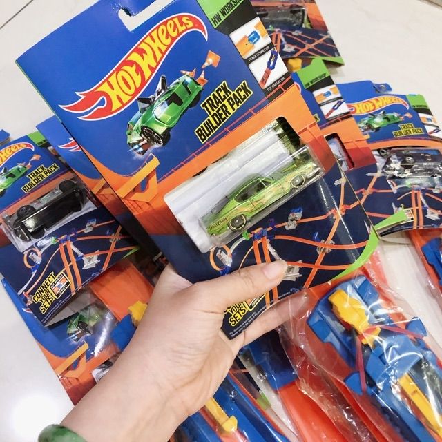 Set Đường đua Hot wheels ( gồm 2 xe, 2 đường đua, 1 bệ phóng, 1 chốt chặn )