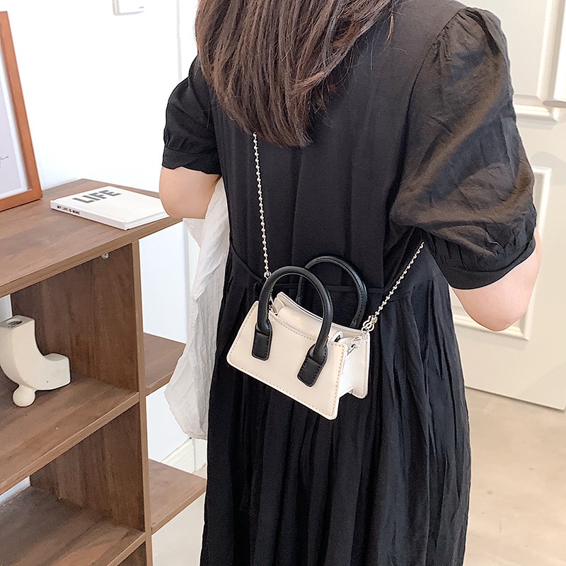 Túi Đeo Chéo Hình Vuông Mini Phối Dây Xích Thời Trang 2021