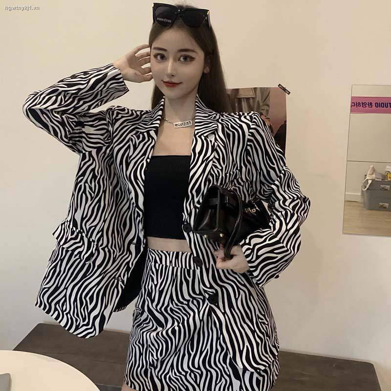 Bộ áo khoác blazer + chân váy họa tiết ngựa vằn gợi cảm thời trang mùa xuân thiết kế mới  | BigBuy360 - bigbuy360.vn