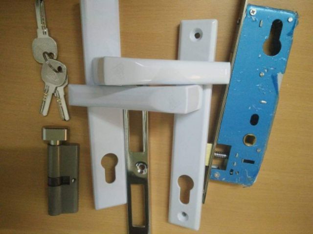 GIÁ SẬP SÀN khóa gq dùng cho chửa nhựa và cửa nhôm việt pháp 4500. Nhôm hệ khác...