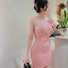 Đầm yếm caro khoen giữa khoét 2 bên ôm body cực xinh , chất thun gân mềm mịn