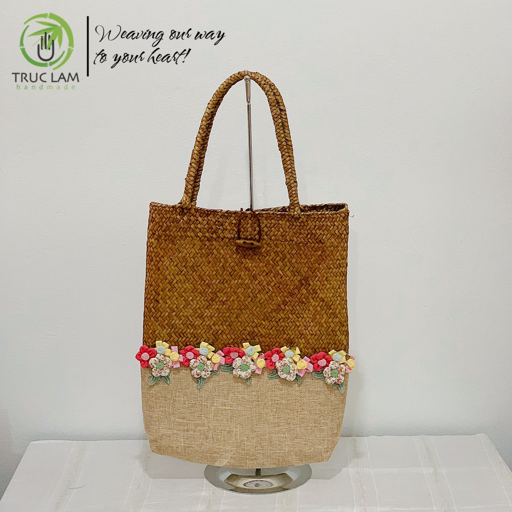 Túi Tre Đeo Vai Nữ Dáng Dài Bện Thủ Công Gắn Hoa Phối Vải Gai – Trúc Lâm Handmade