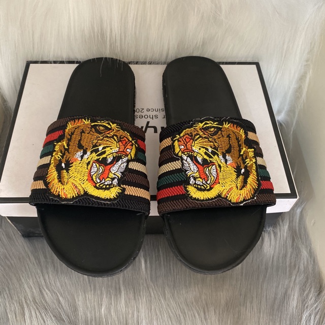 Dép thổ cẩm thêu hổ ( đế hộp thổ cẩm thêu hổ )