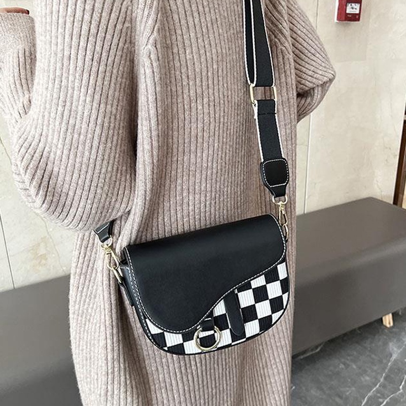 Túi Đeo Chéo Họa Tiết Caro Thời Trang Dễ Phối Đồ Cho Nữ