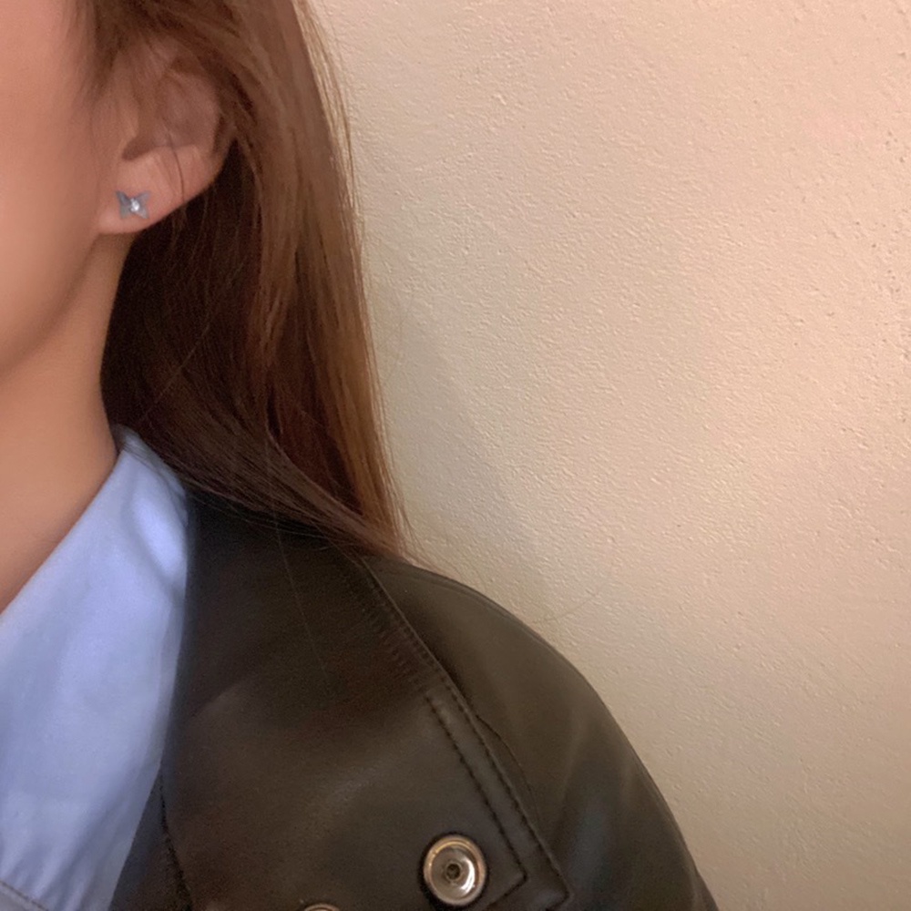 Khuyên tai mặt hình bướm trong suốt nhiều màu sắc đơn giản ngọt ngào