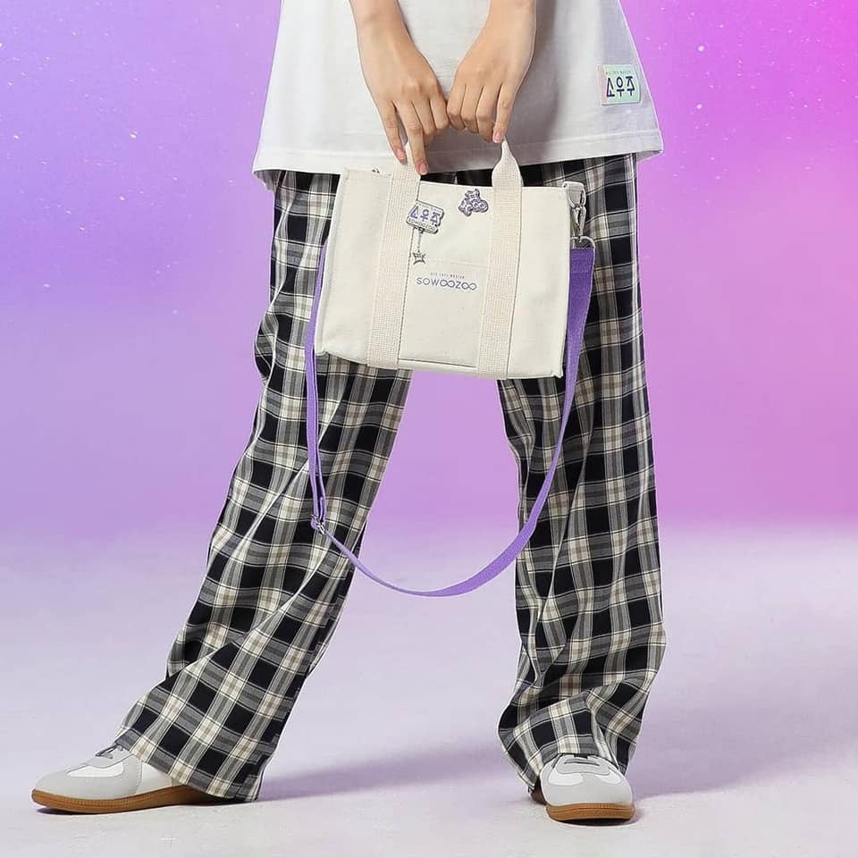 Túi mini bag và huy hiệu muster Sowoozoo