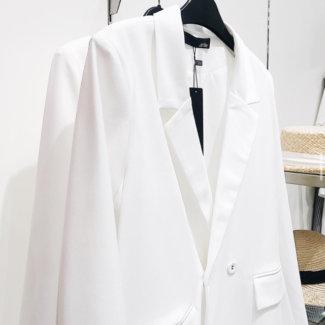 Blazer trắng from @dottie.store