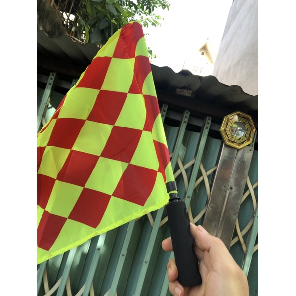 cờ trọng tài biên bóng đá