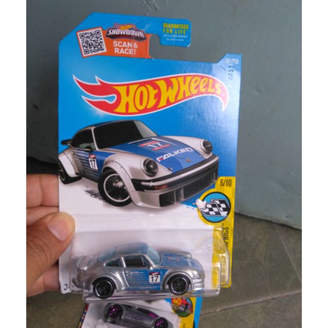 Xe Hotwheels Porsche 934 Turbo RSR