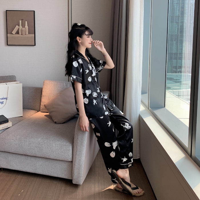 Bộ Đồ Ngủ Lụa Bóng Ngắn Tay In Họa Tiết Hoạt Hình Cho Nữ