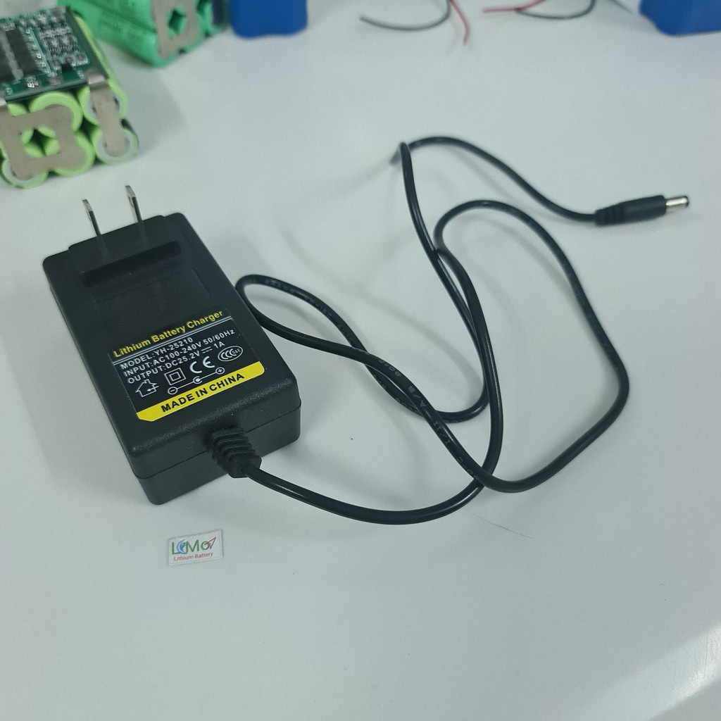 Sạc pin 6s 24V 1A. Sạc pin Lithium ion 24V. Chuyên sạc pin máy khoan, máy mài và các khối pin nối theo mạch 6S - LIMO