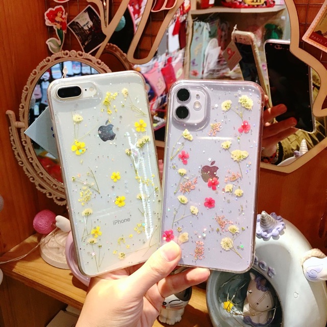 Ốp lưng silicon hoa cúc và hoa nhí handmade vintage | BigBuy360 - bigbuy360.vn