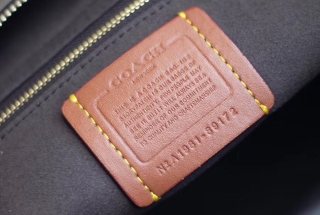 ⭕️ HÀNG SẴN - TÚI COACH DA COURIER CARRYALL 89172