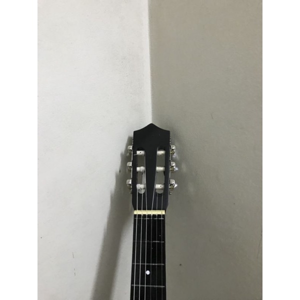 đàn guitar classic gỗ thông tặng bao đựng và hướng dẫn ,pick gảy