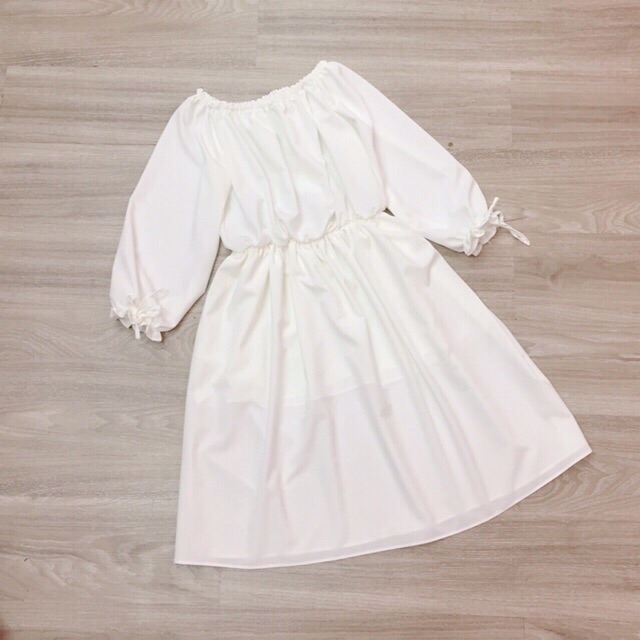 Váy trễ vai trắng tay nơ ( ảnh thật và video shop chụp ) | BigBuy360 - bigbuy360.vn