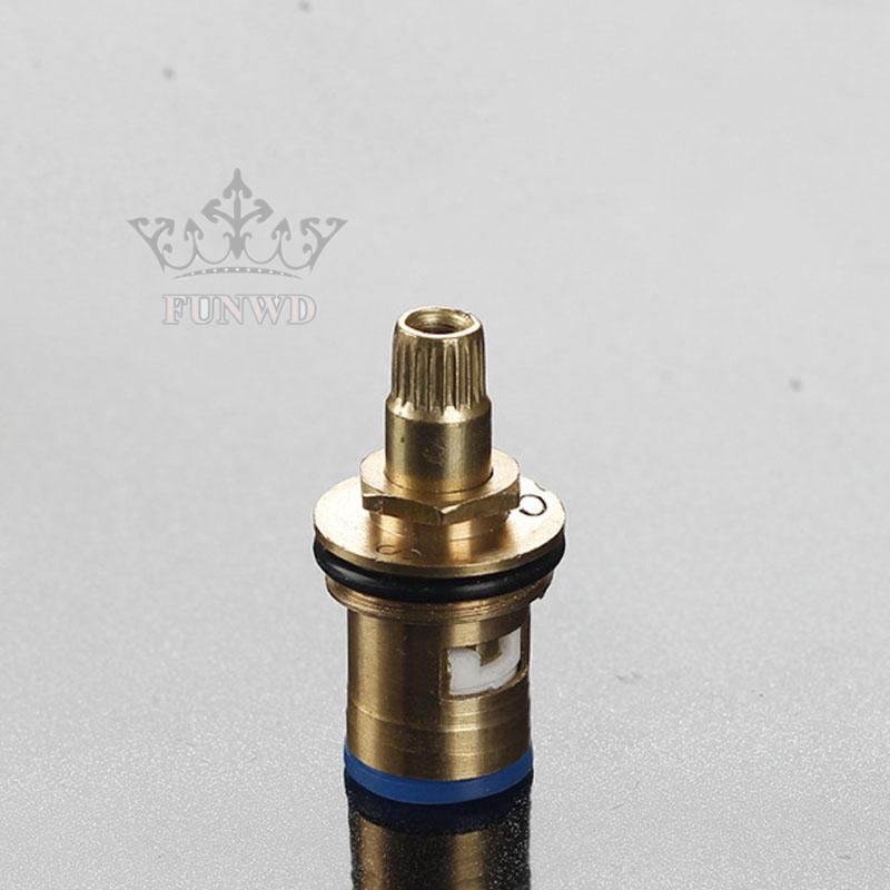 Đầu Nối Vòi Nước Bồn Rửa Bằng Đồng