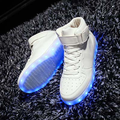 Giày Phát Sáng Màu trắng cao cổ phát sáng 7 màu 11 chế độ đèn led style hàn quốc mã GN35 Zhấp dẫn