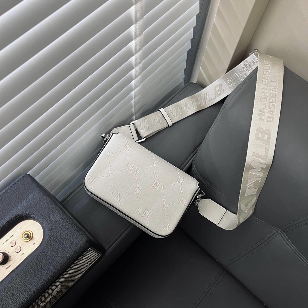 ✅  TÚI DA MLB MONOGRAM DIAMOND EMBO MINI CROSSBODY BAG NEW YORK YANKEES WHITE 3ACRS041N-50CRS | CHUẨN 1:1