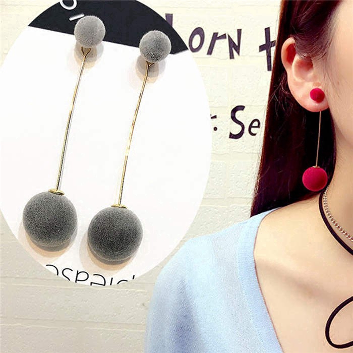 Đôi Khuyên Tai Dáng Dài Đính Quả Cầu Lông Xinh Xắn