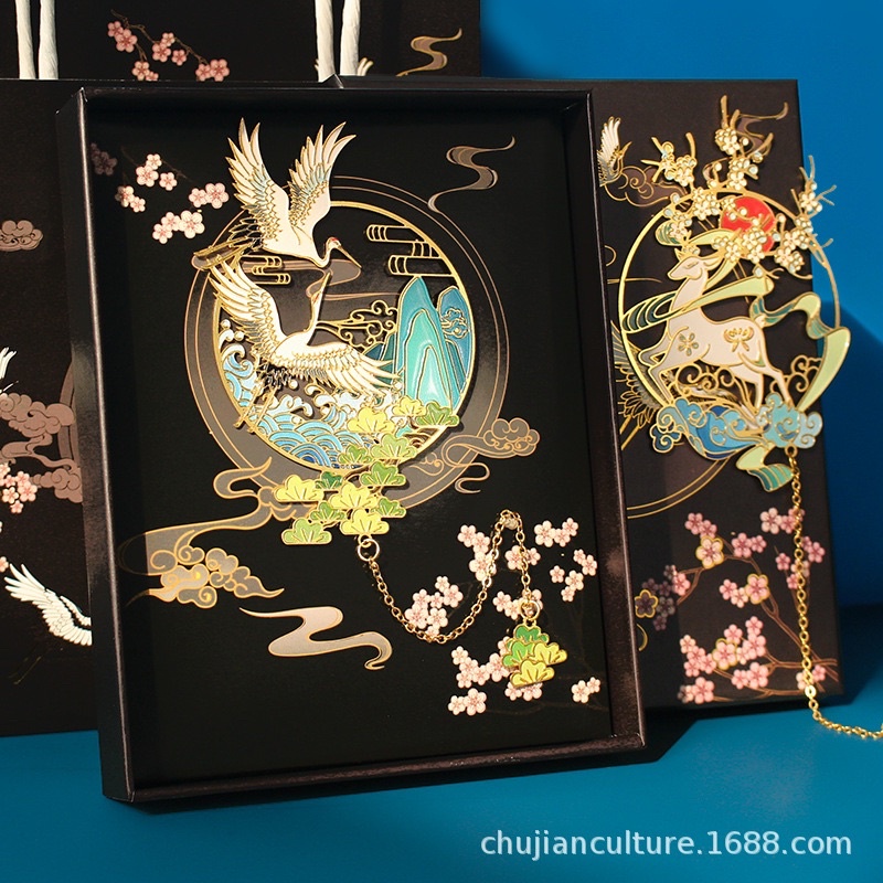 Book mark kim loại, tạo tác tinh sảo, có màu