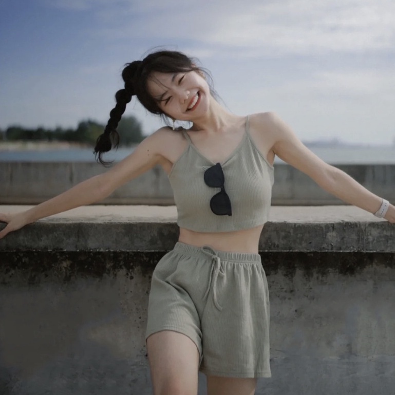 Lovito Set Quần Short L20D1432 Màu Xanh Lá Trơn Lưng Thun Đơn Giản