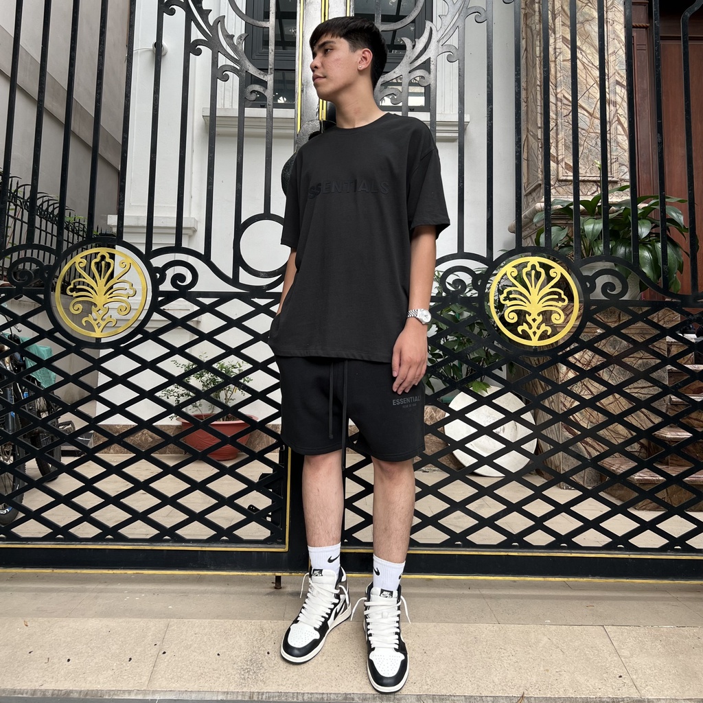 Quần đùi FEAR OF GOD FOG ESSENTIALS Black SS20 chất liệu nỉ bông cao cấp, Quần short FOG form rộng in chữ phản quang