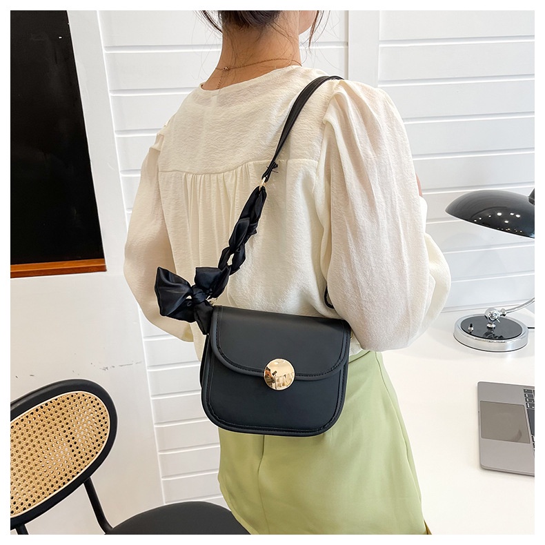 Túi xách nữ đeo chéo khóa tròn quai đeo phối khăn xinh xắn thời trang Hàn Quốc