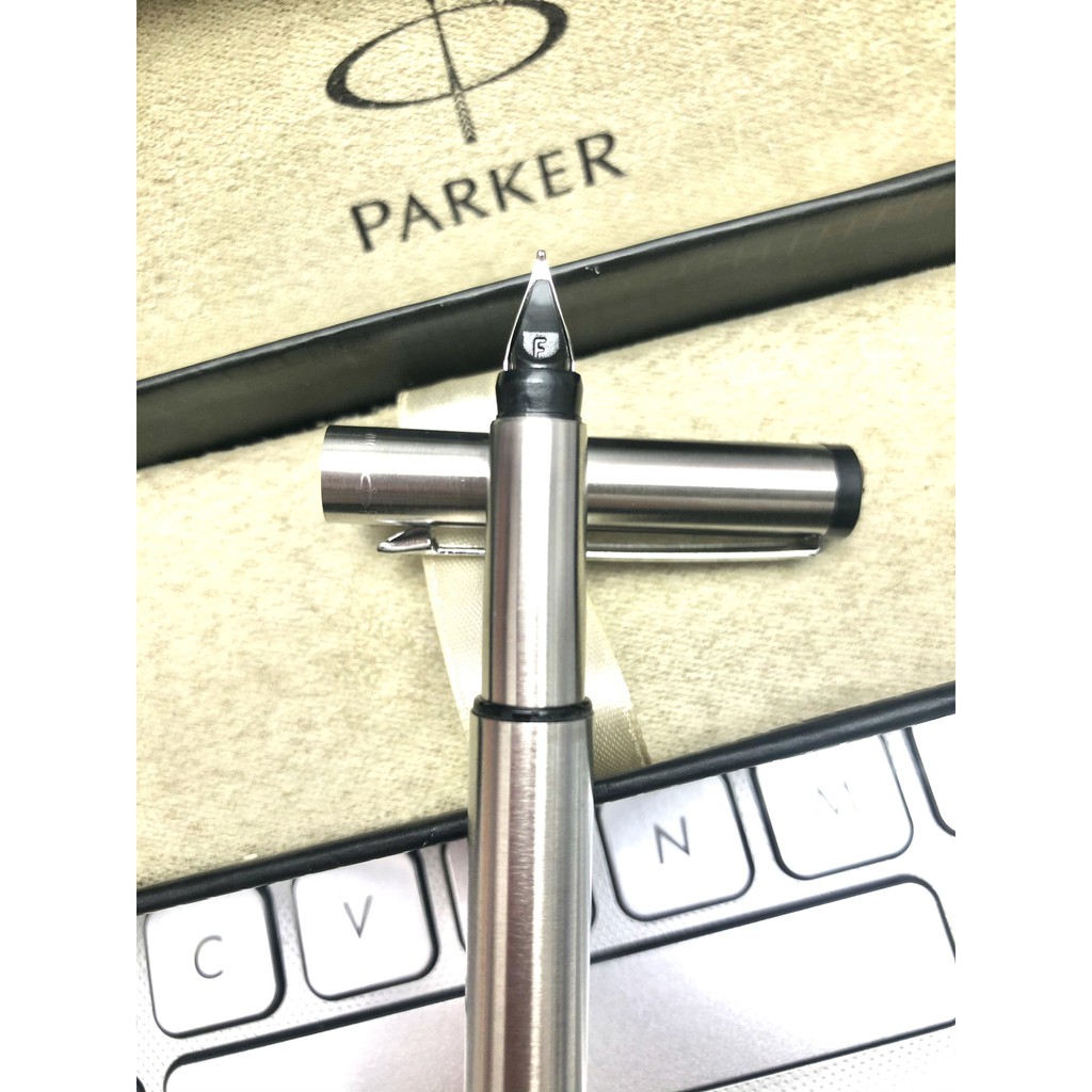 Bút ký cao cấp, Bút mực Parker Vector Đen - Kim Loại đi kèm converter piston, bút sử dụng được ống mực tiện lợi