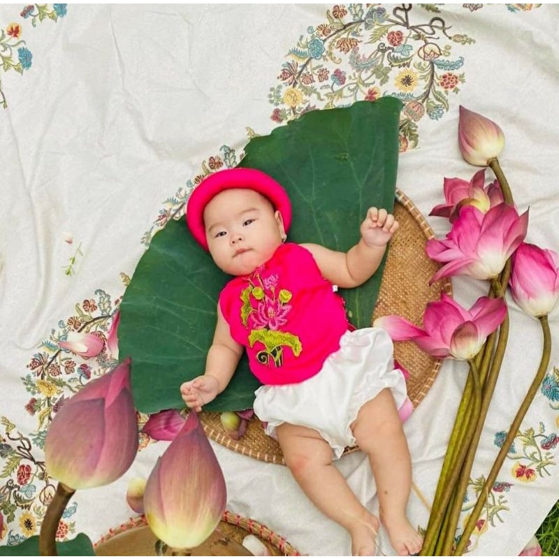 Yếm đào hoa thêu cho bé gái size 3ky - 15ky / Bộ quần áo bé gái