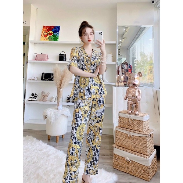 PIJAMA TAY NGẮN VŨ TRỤ VERSACE XANH/VÀNG LỤA SATIN CAO CẤP QC W008.