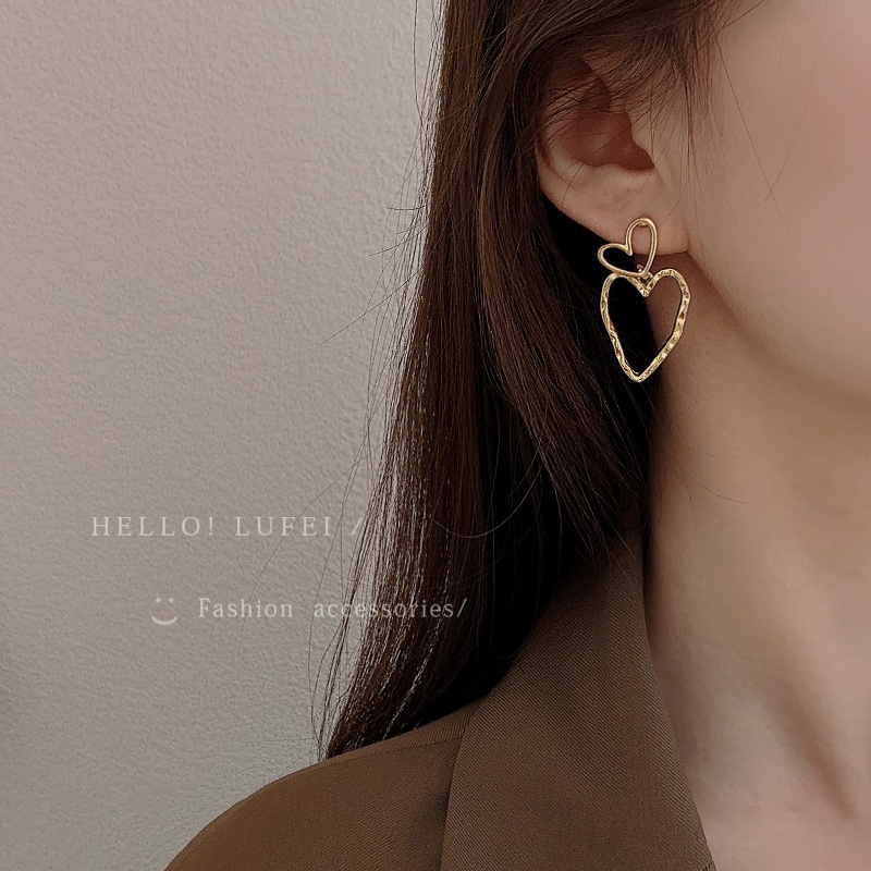 Hoa tai mạ bạc hình trái tim phong cách Hàn Quốc 2023