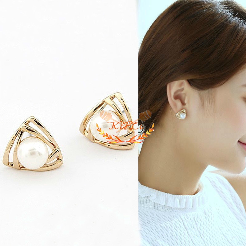 Khuyên Tai Hình Tam Giác Đính Ngọc Trai Đơn Giản