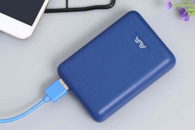 Pin sạc dự phòng chính hãng AVA 10.000 mAh có ic tự ngắt khi sạc đầy