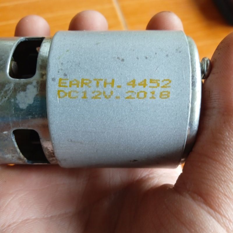 Moto775 đẹp khỏe hàng mới nhập... giá rẻ kèm ốc chạy êm ru 12V.DC