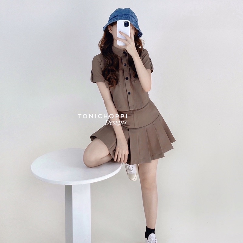 Set áo sơmi tay ngắn và chân váy xếp ly to - ToniChoppi
