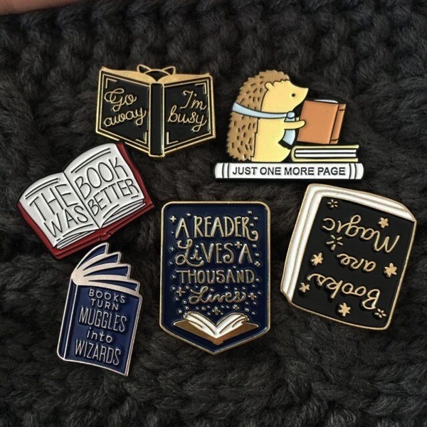 Ghim cài QIHE JEWELRY phong cách người yêu sách gắn ba lô/quần áo làm quà cho bạn bè