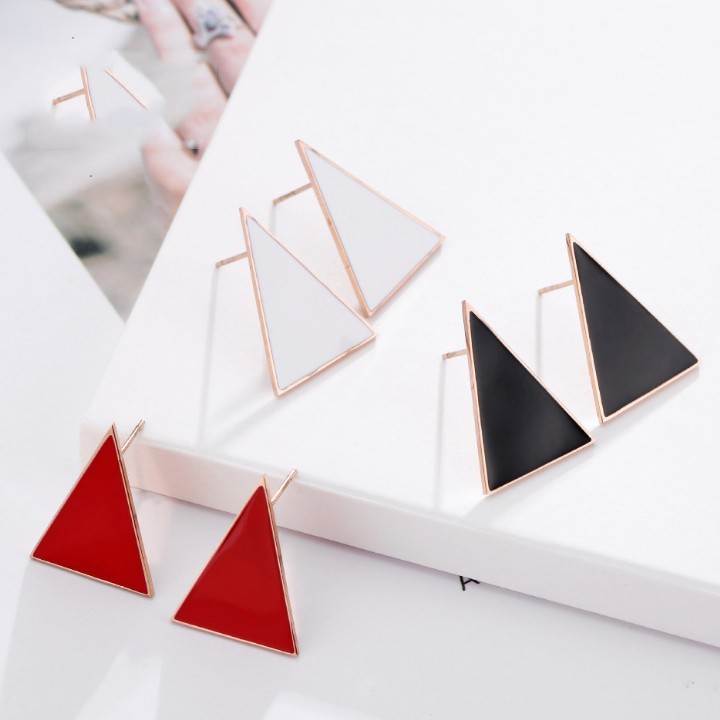 Bông Tai Tam Giác Titan Không Đen TT 1777