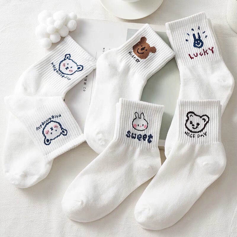 Tất vớ cổ cao trắng hạo tiết hình gấu đáng yêu chất liệu vải cotton co giãn bốn chiều - Sope Shop