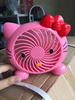 Quạt điện cầm tay gấp gọn kitty và đoremon