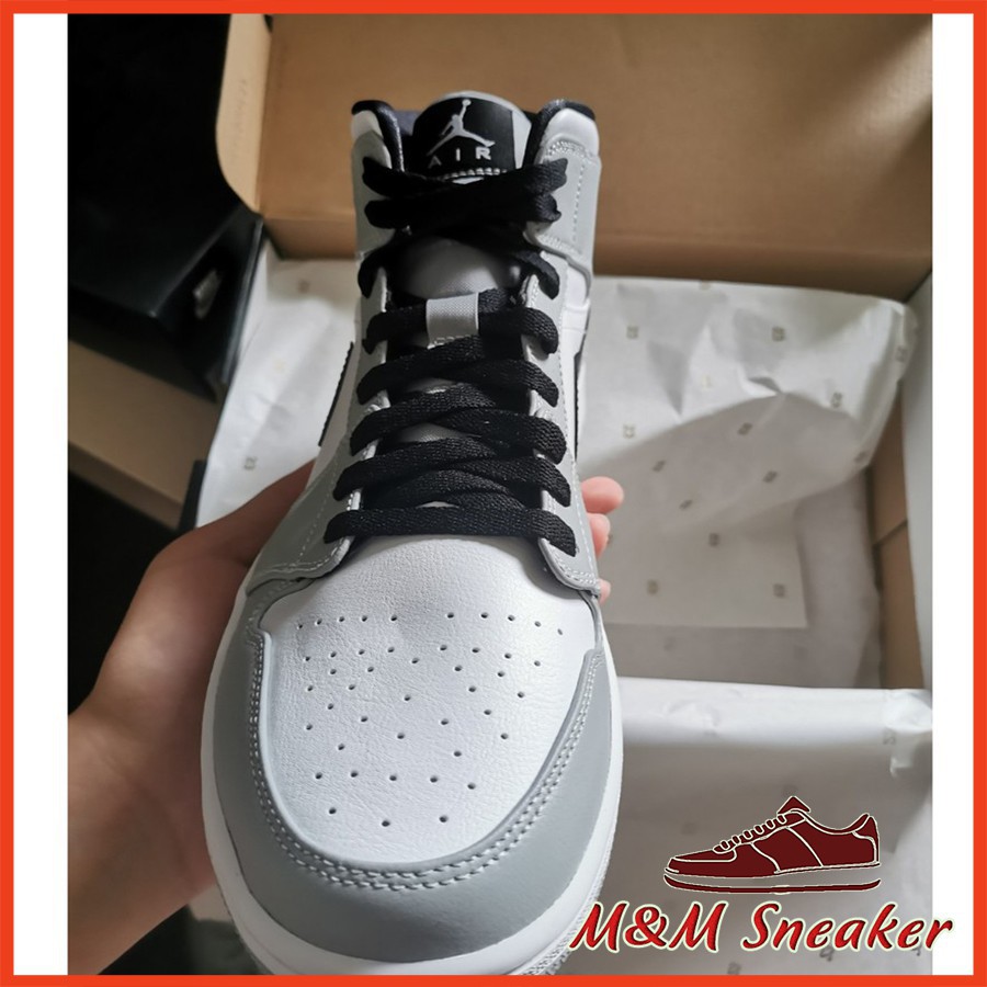 (Ngaosneakers) Giày thể thao AIR JORDAN 1 Light "Smoke" Grey Retro High xám khói cao cổ siêu đẹp | BigBuy360 - bigbuy360.vn