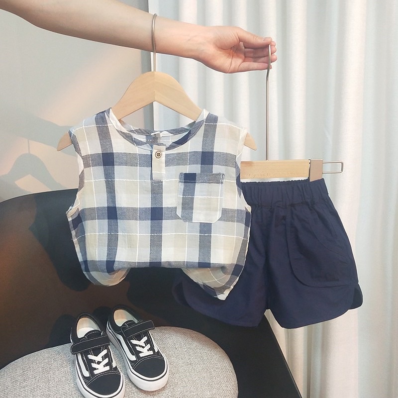 Bộ cổ tròn kẻ ô túi ngực bé trai
