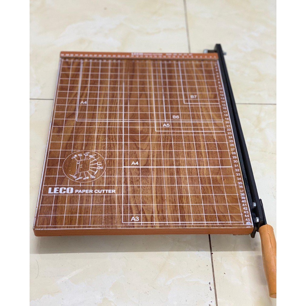 Bàn cắt giấy Leco gỗ khổ A4 chắc chắn, Mẫu mã đẹp, phù hợp cho văn phòng - Văn Phòng Phẩm