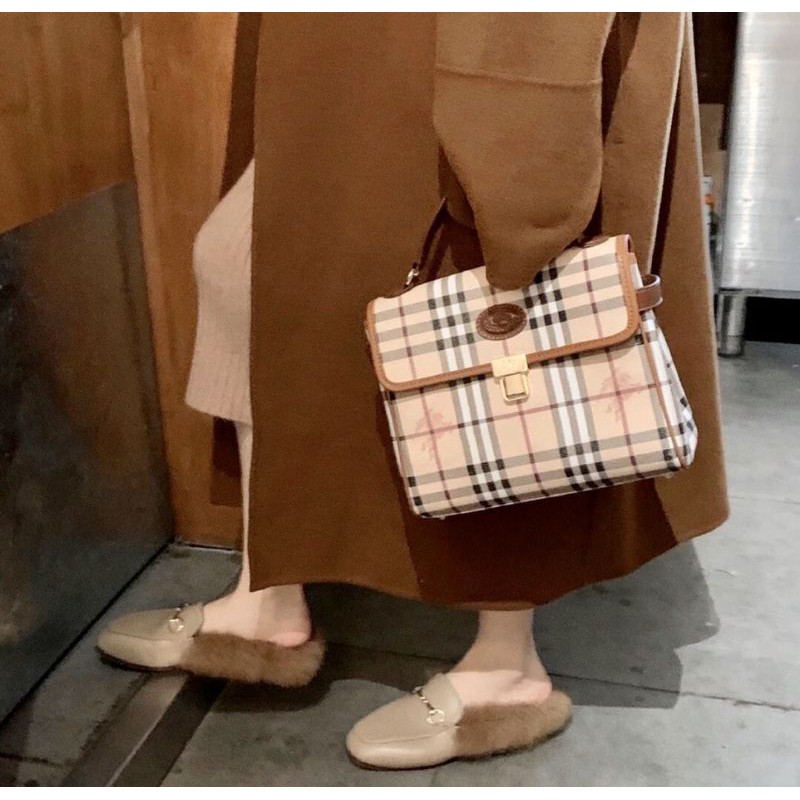 túi xách nữ da thật dáng vuông kẻ caro Burberry BBR